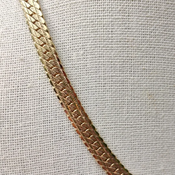 Vintage silky gold tone chain necklace - Picture 4 of 5